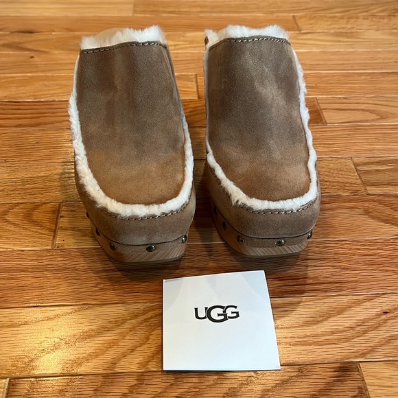 UGG Aubriana Mule Clogs Chestnut (Tan), Size 7 - Picture 2 of 5